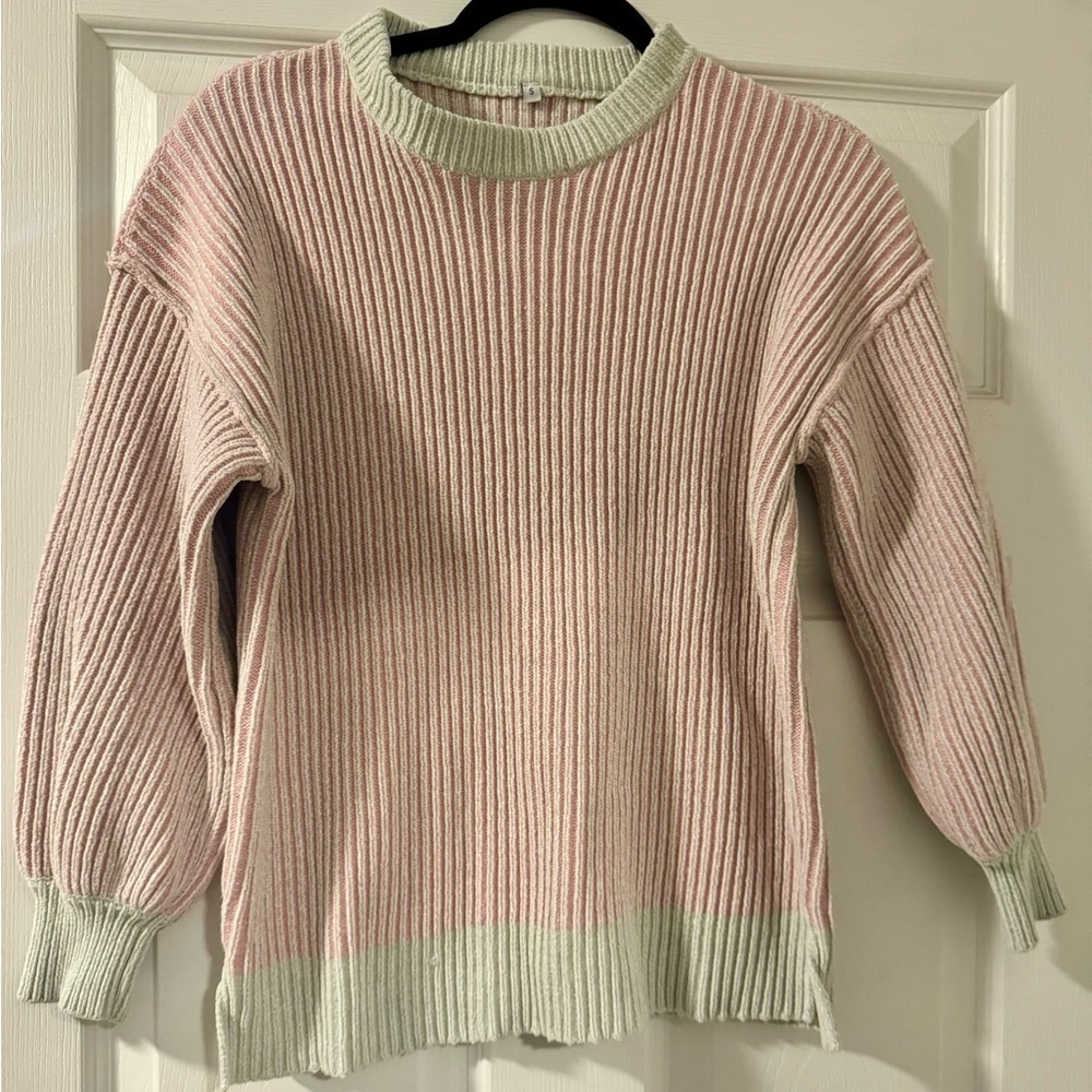 Fashion Women’s Cable Sweater - 100% Chenille, Size Small Item RH150A309 (NWOT)